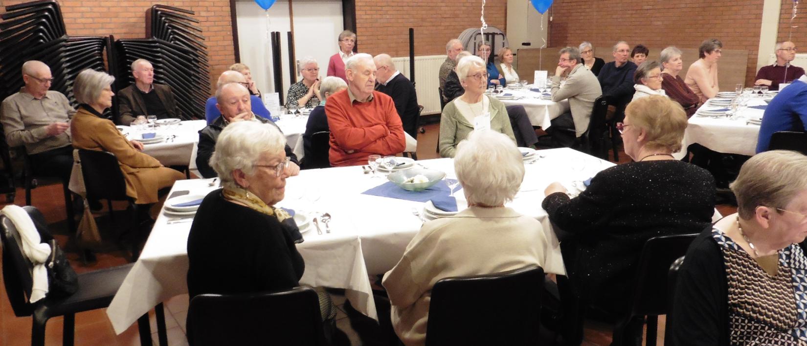 Aan tafel!