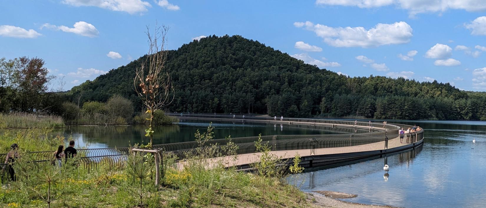 de wandel- en fietsbrug