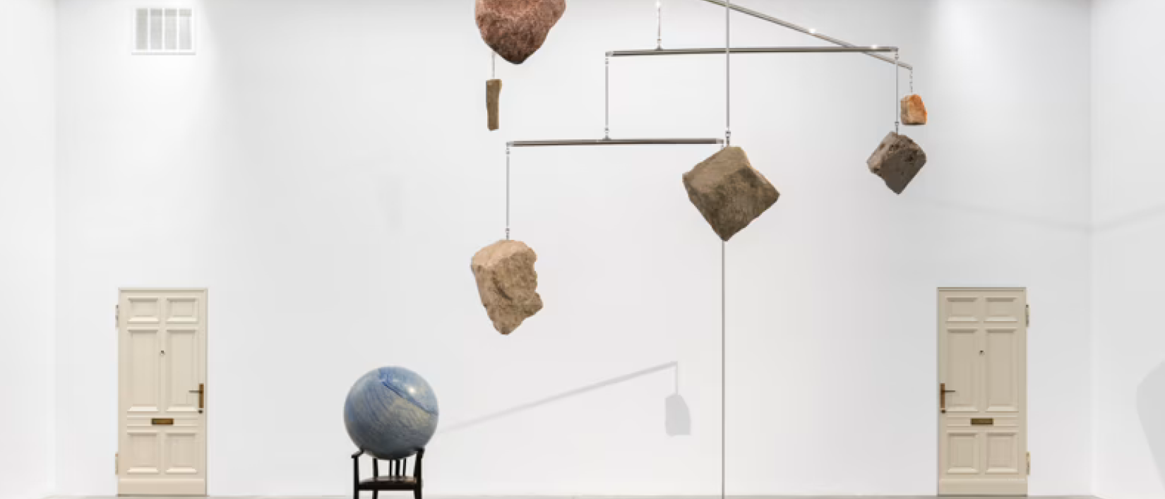 Alicja Kwade. Dusty Die