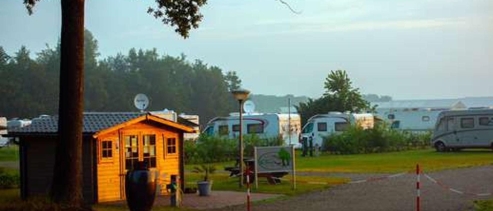 Hoofdfoto Camperplaats Op Streek