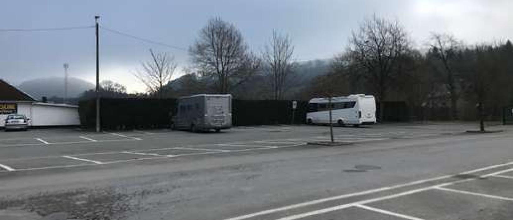 Hoofdfoto Parking bij zwembad