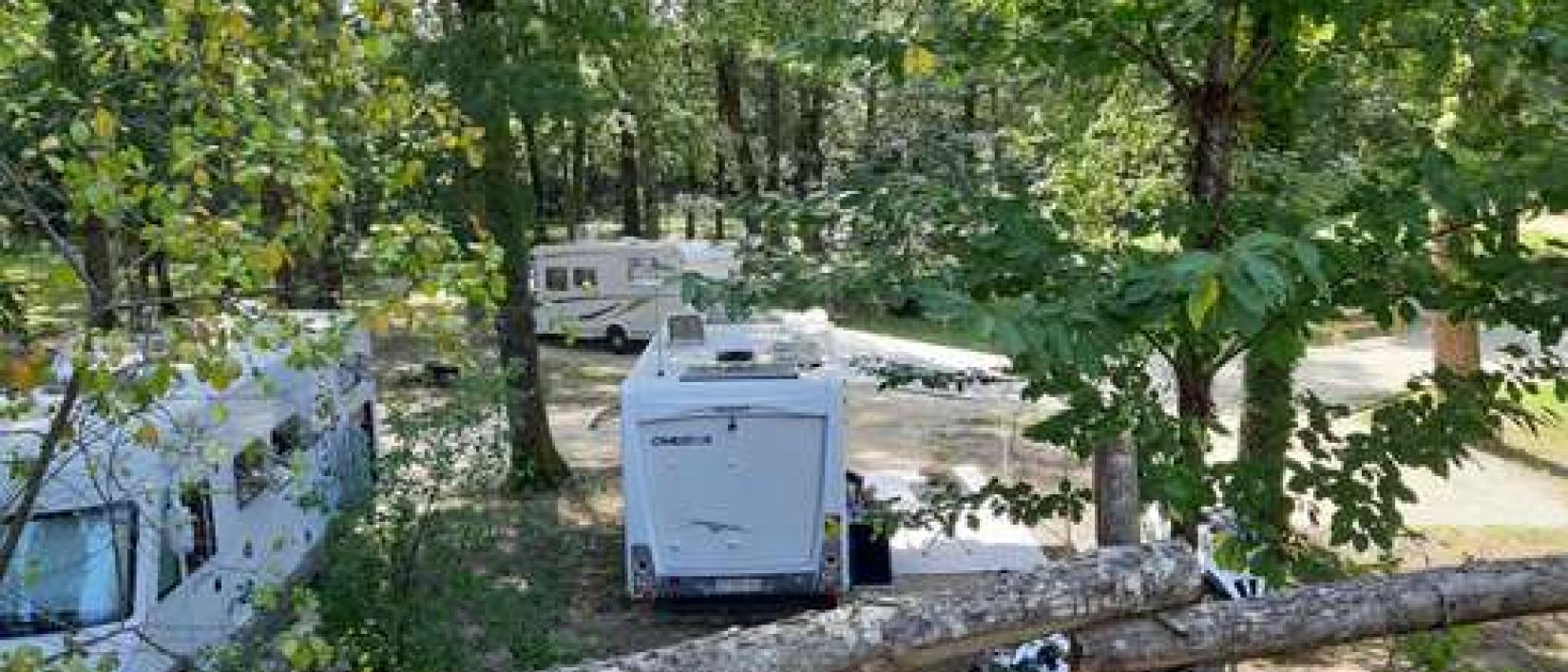 Hoofdfoto Aire de Campingcar à l'Ombre des Chênes
