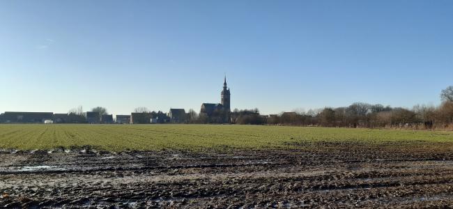 Zicht op de kerk van Doomkerke
