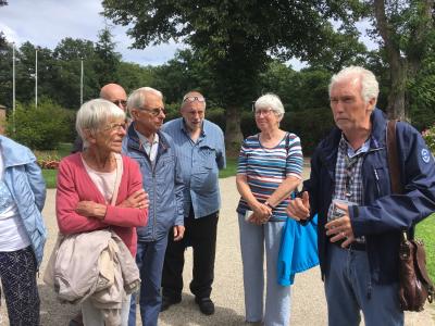 Aandachtig luisteren in het park