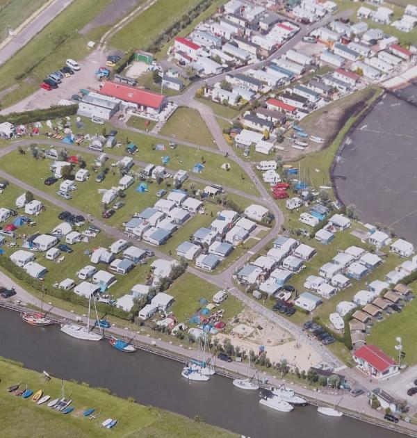 Luchtfoto Camping Strandbad Edam 