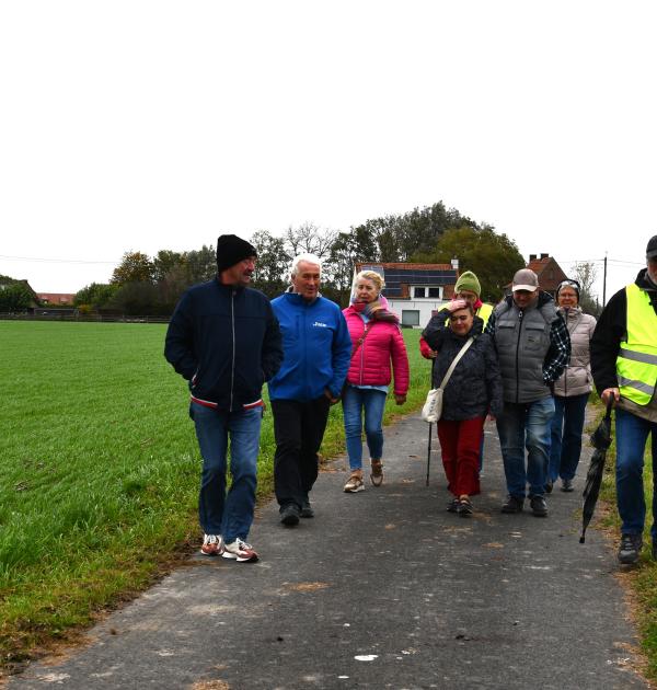 wandelen langs veelal trage wegen. 