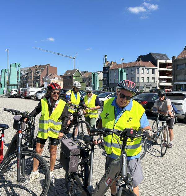 Pasar Liedekerke op fietstocht.