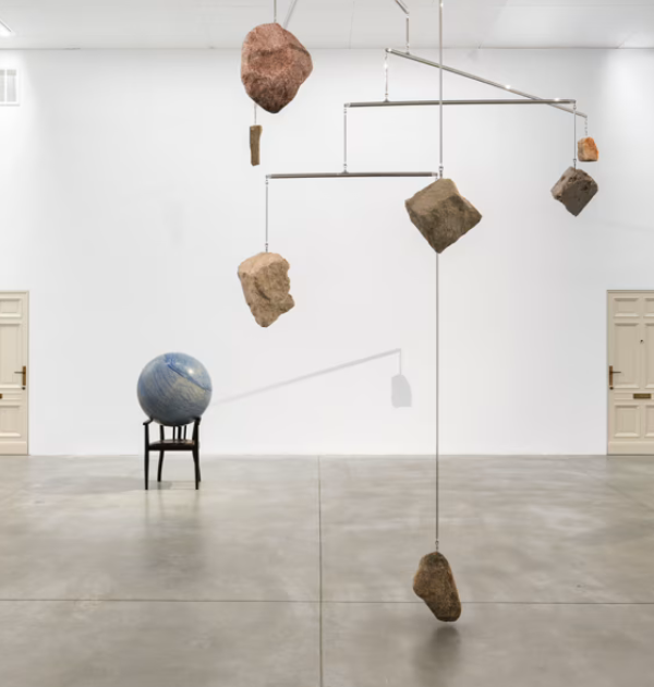 Alicja Kwade. Dusty Die