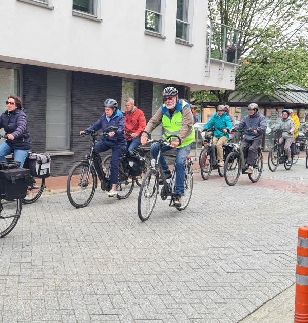 Start rit Emile Claus aan Nevelemarkt