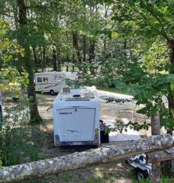 Hoofdfoto Aire de Campingcar à l'Ombre des Chênes